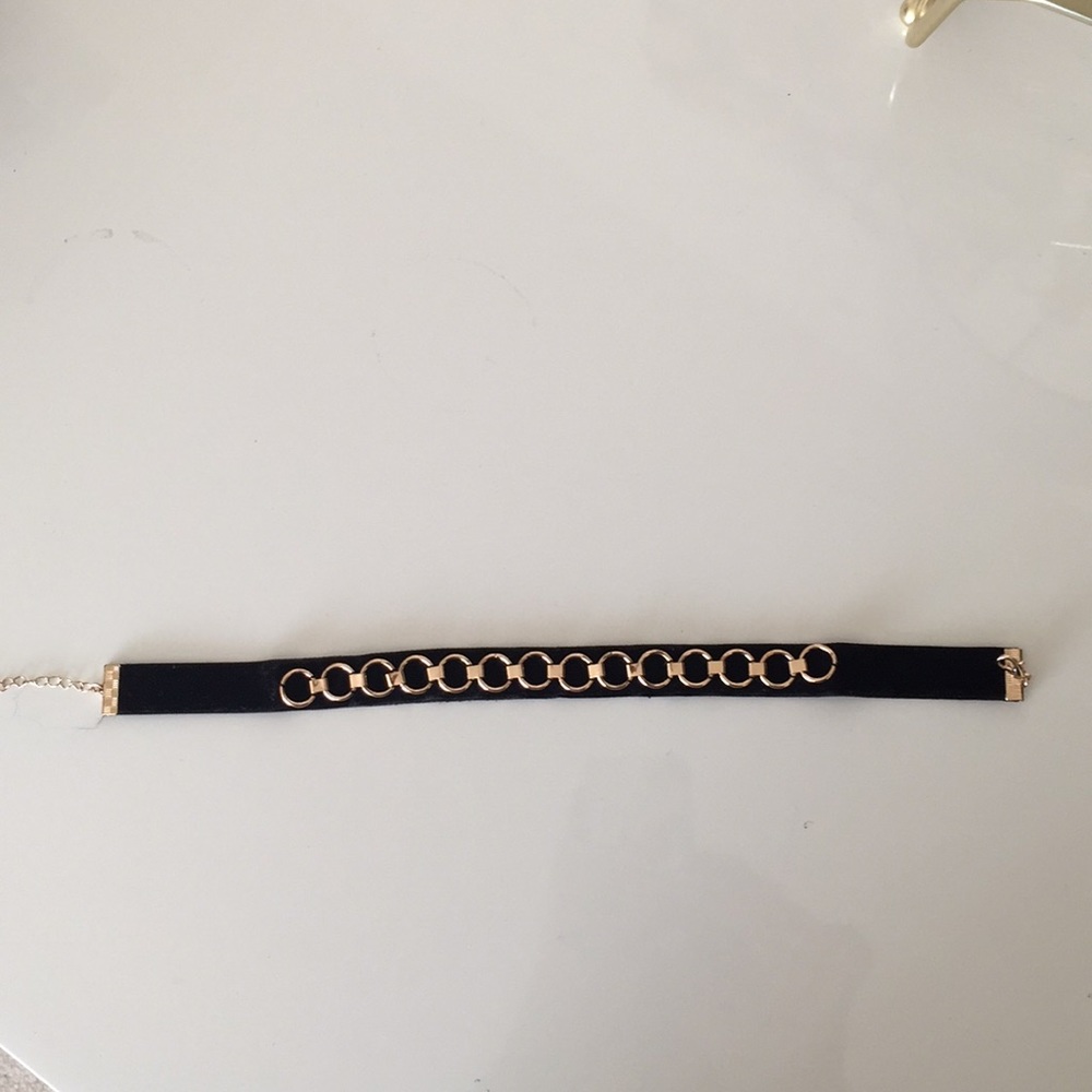Trendy choker